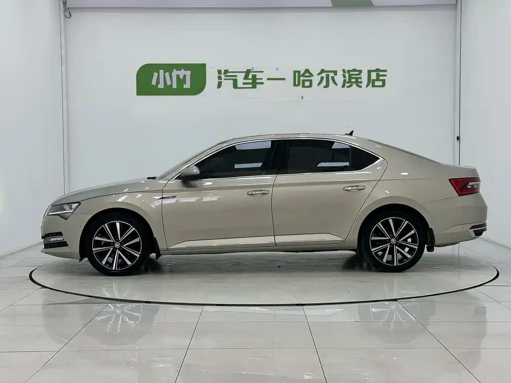 Skoda Superb — фото 5