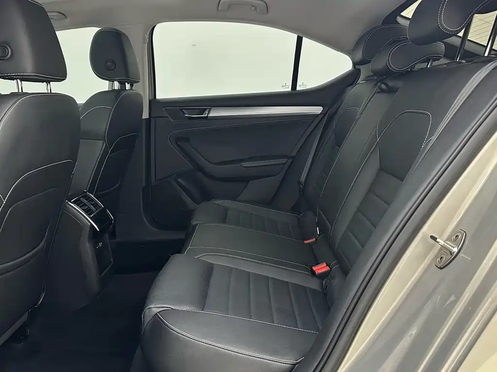Skoda Superb — фото 8