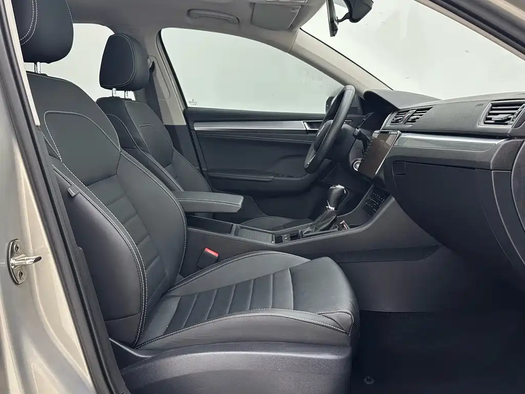 Skoda Superb — фото 9