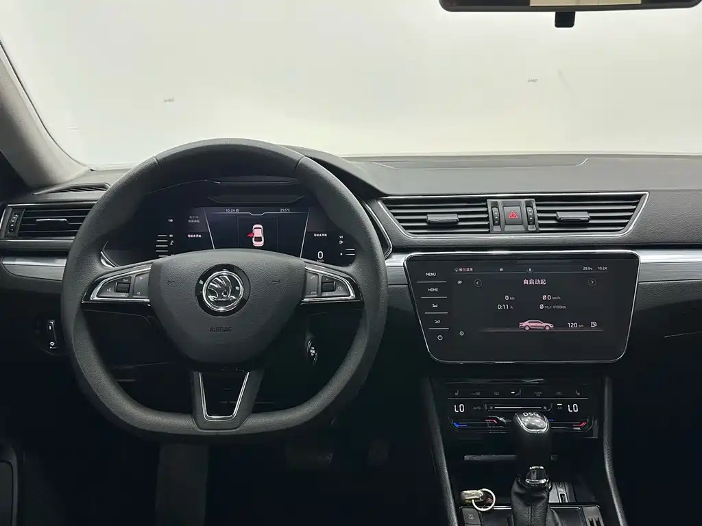 Skoda Superb — фото 10