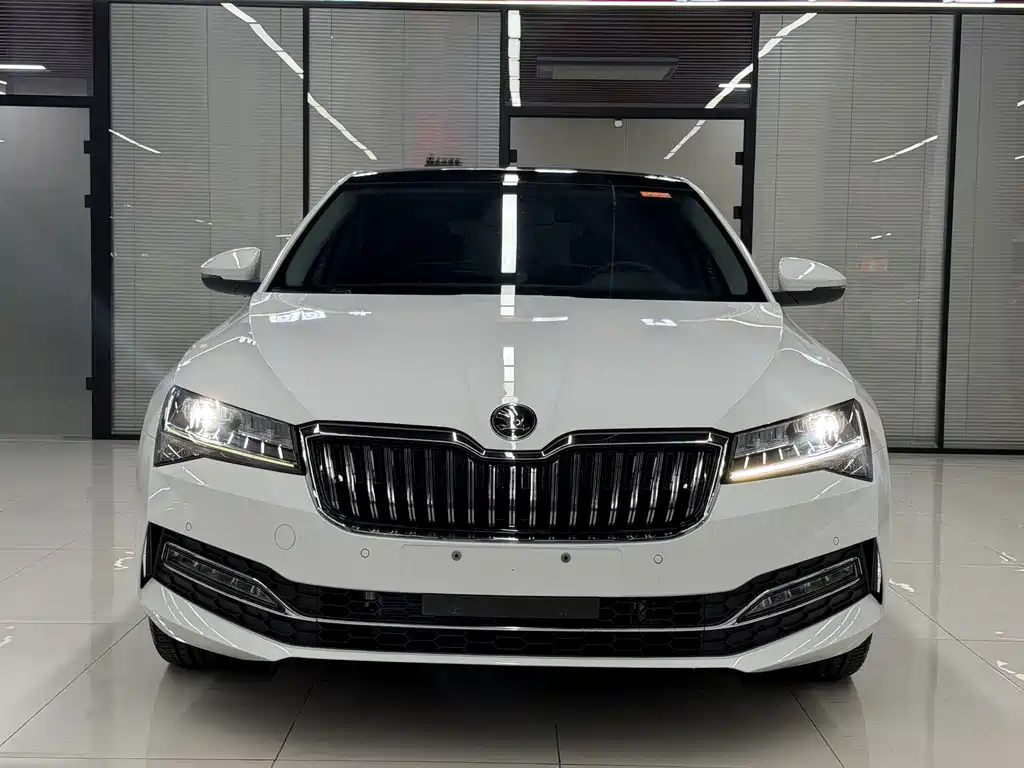 Skoda Superb — фото 2