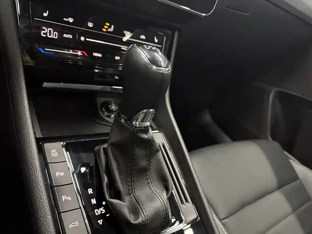 Skoda Superb — фото 11