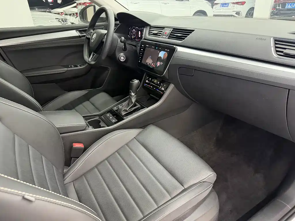 Skoda Superb — фото 17
