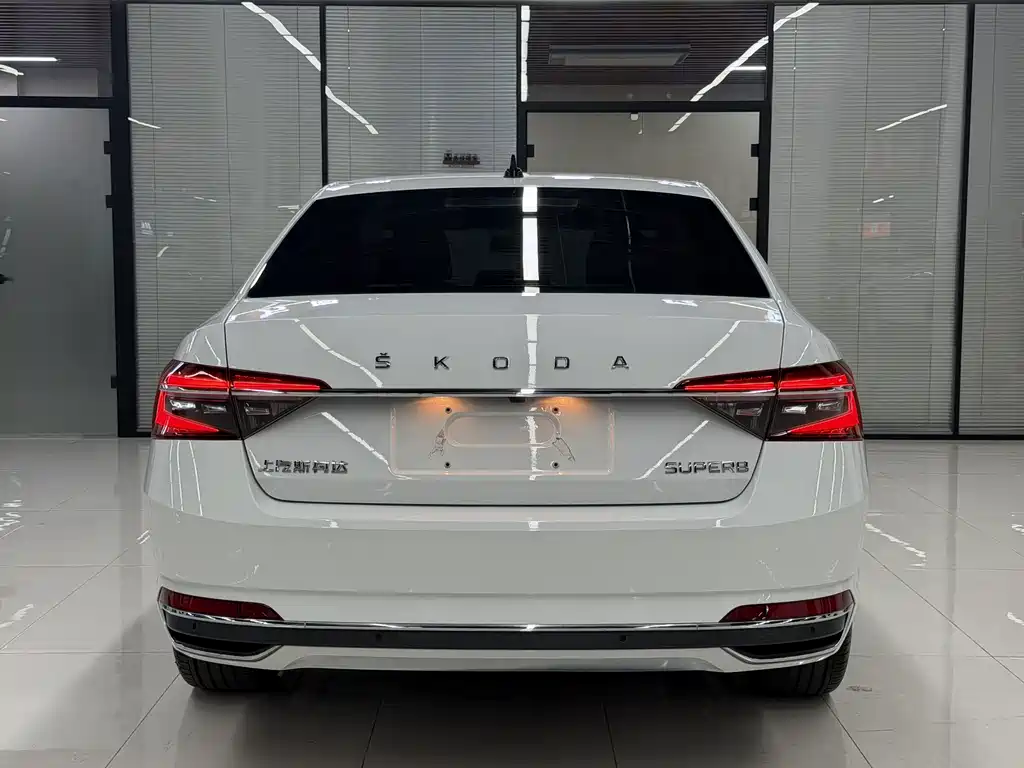 Skoda Superb — фото 20
