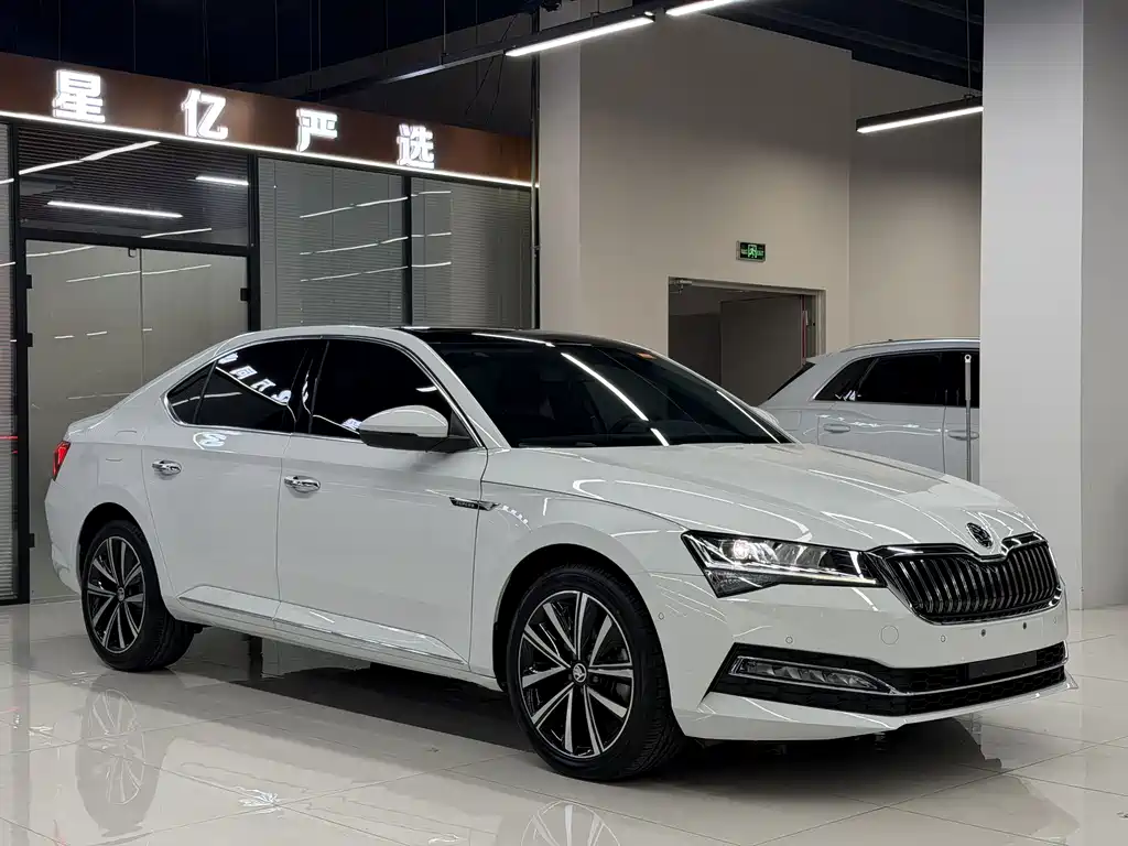 Skoda Superb — фото 3