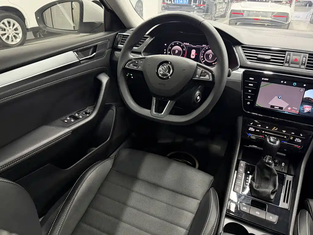 Skoda Superb — фото 5