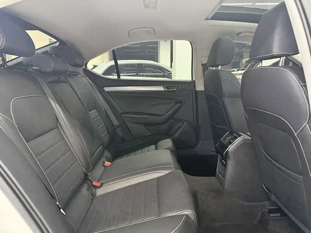 Skoda Superb — фото 7