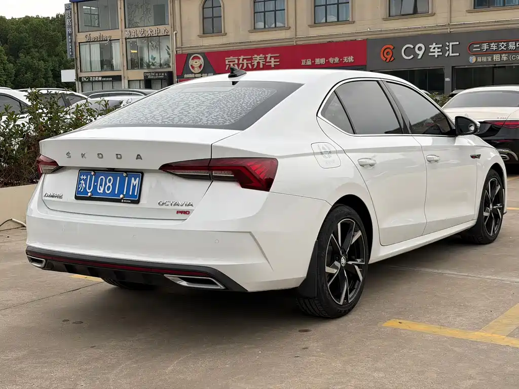 Skoda Octavia — фото 4