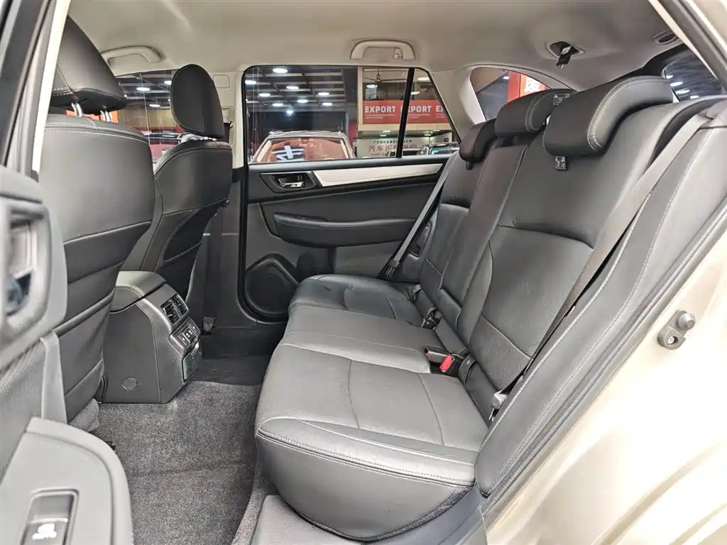 Subaru Outback — фото 23
