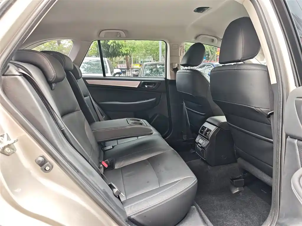 Subaru Outback — фото 24