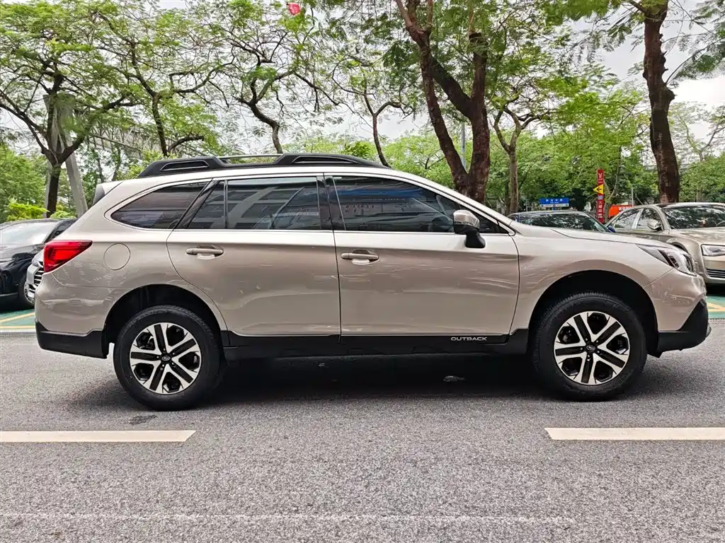 Subaru Outback — фото 4