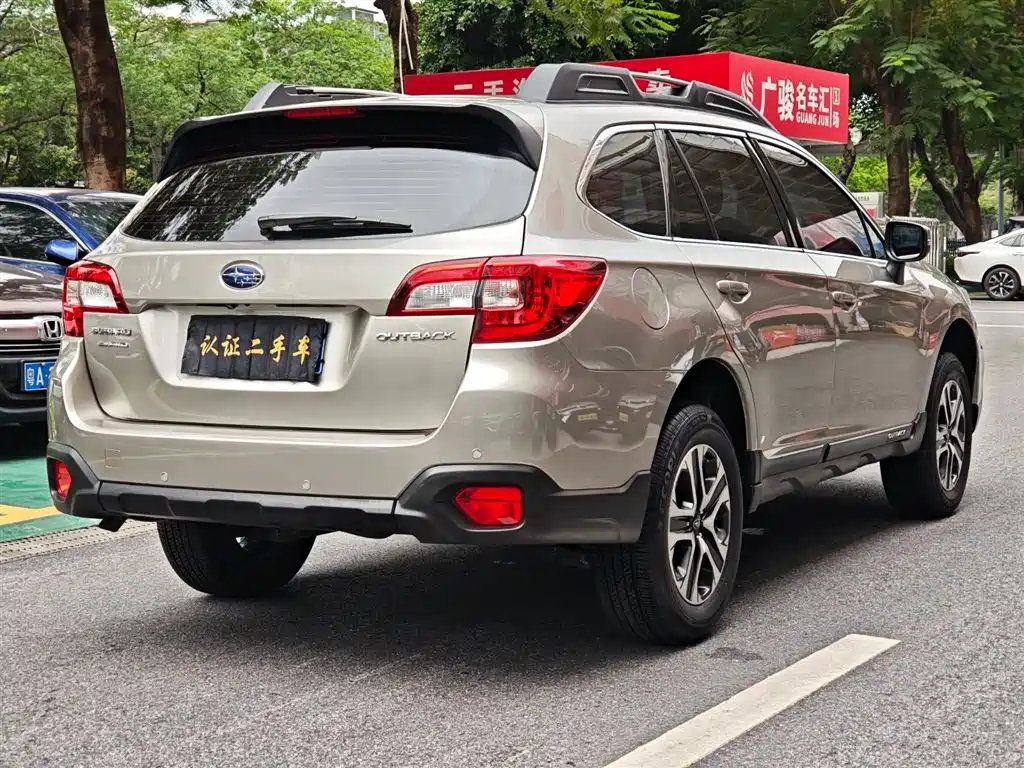 Subaru Outback — фото 5