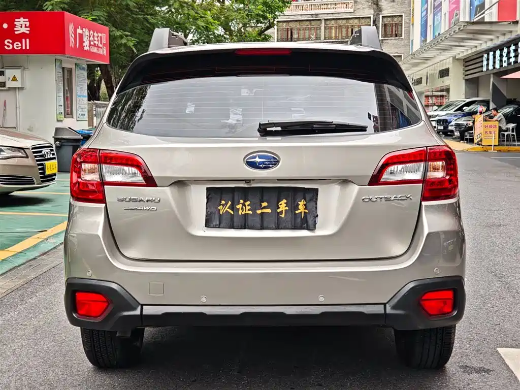 Subaru Outback — фото 6