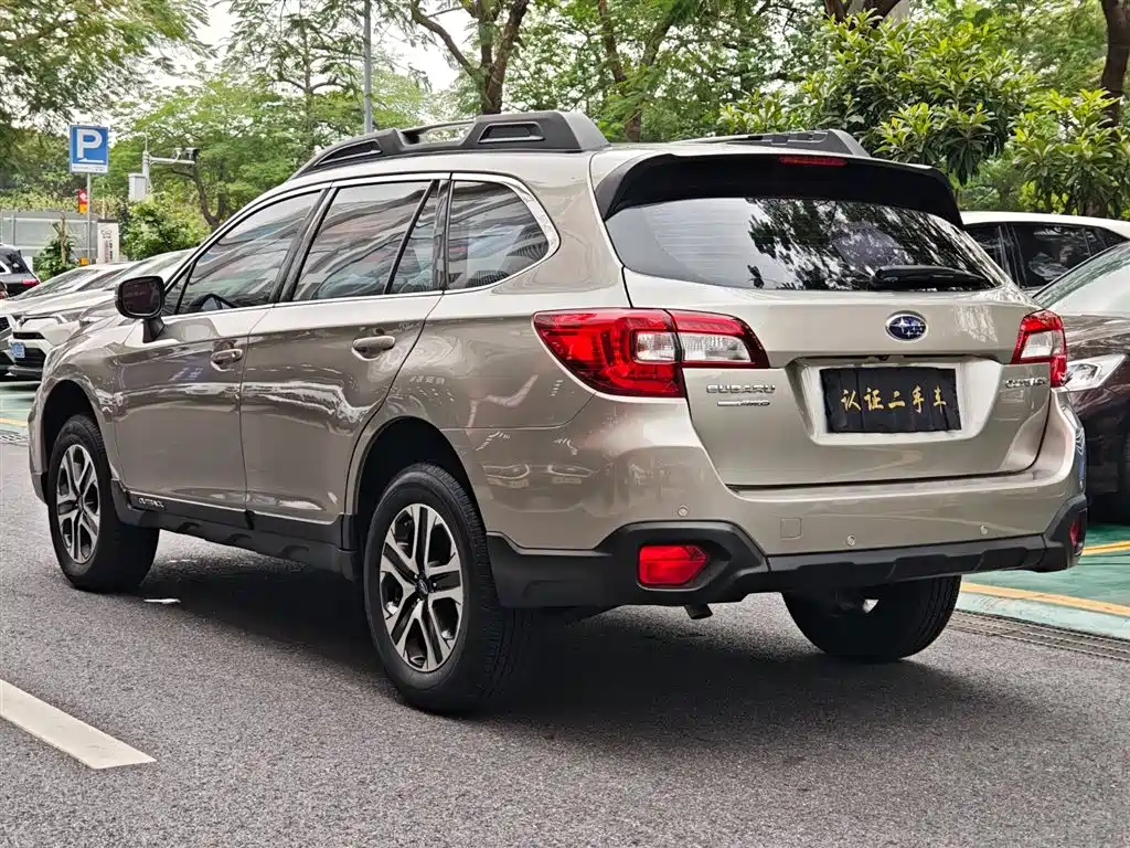 Subaru Outback — фото 7