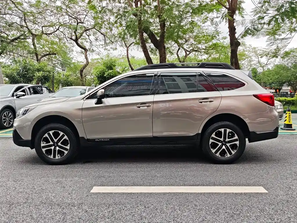 Subaru Outback — фото 8