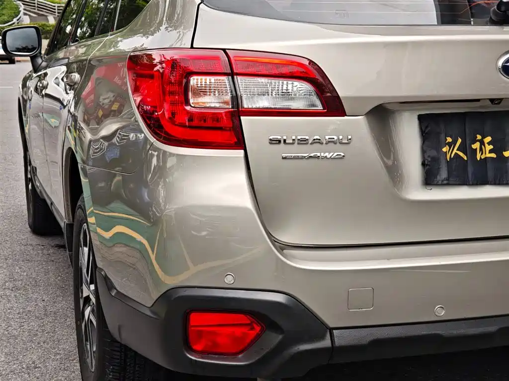 Subaru Outback — фото 10