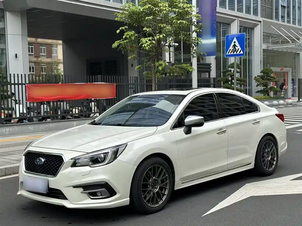 Subaru Legacy — фото 2