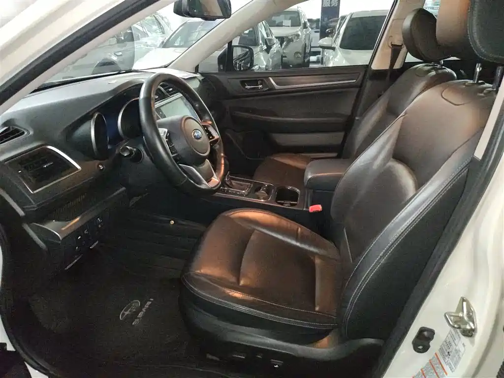 Subaru Legacy — фото 11