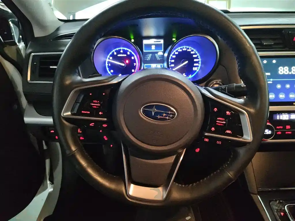 Subaru Legacy — фото 7