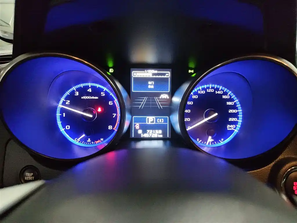Subaru Legacy — фото 8