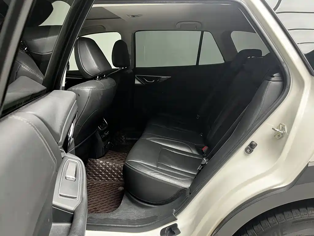 Subaru Outback — фото 11