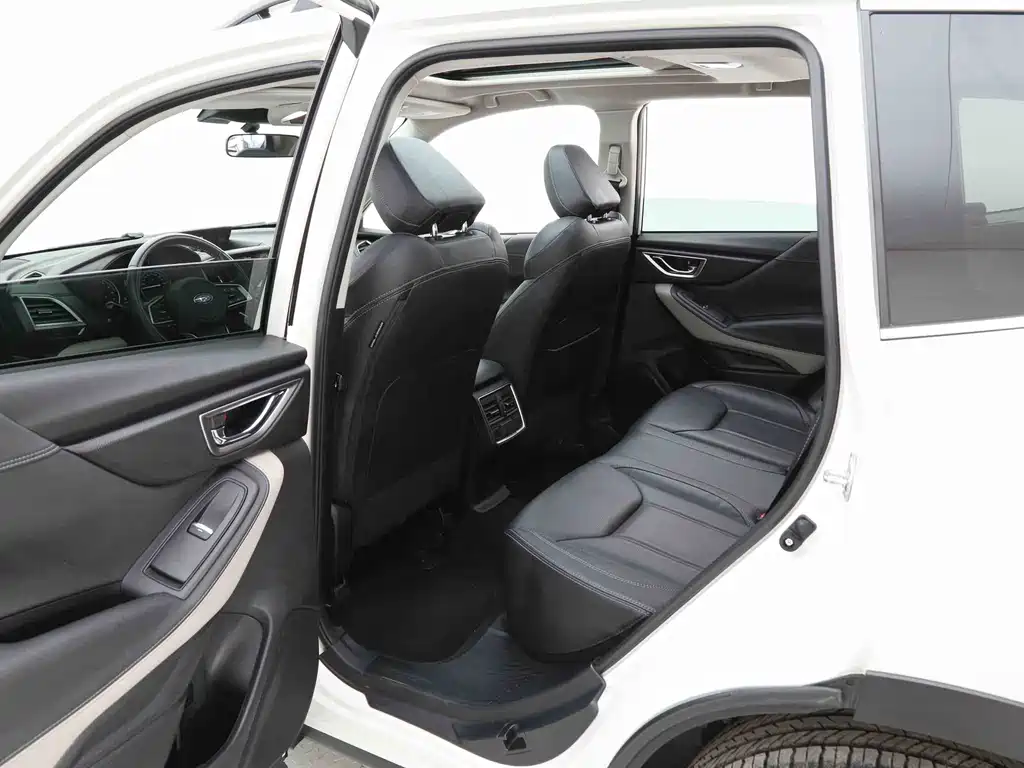 Subaru Forester — фото 7
