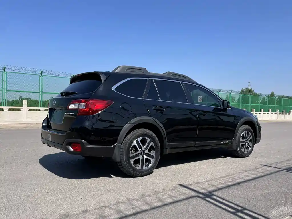 Subaru Outback — фото 7