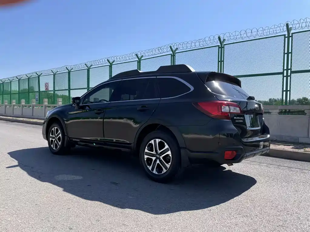Subaru Outback — фото 9