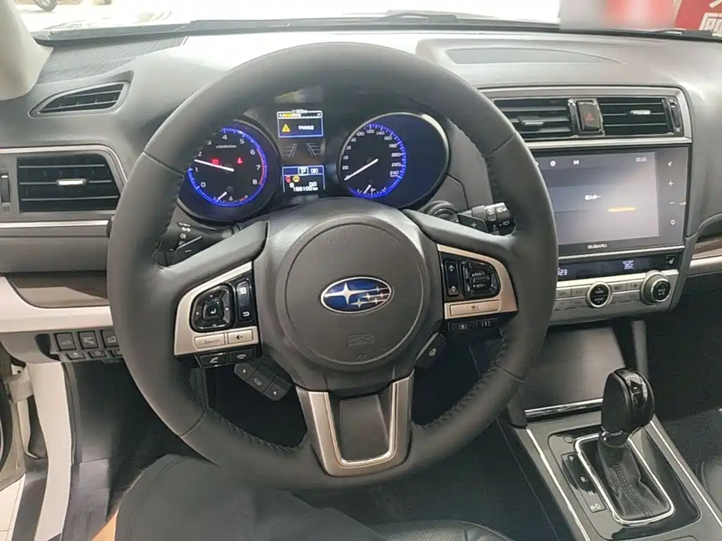 Subaru Outback — фото 11