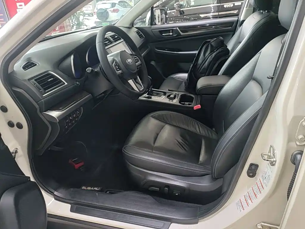Subaru Outback — фото 15