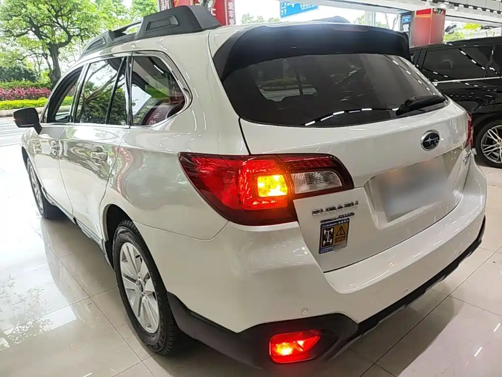 Subaru Outback — фото 5