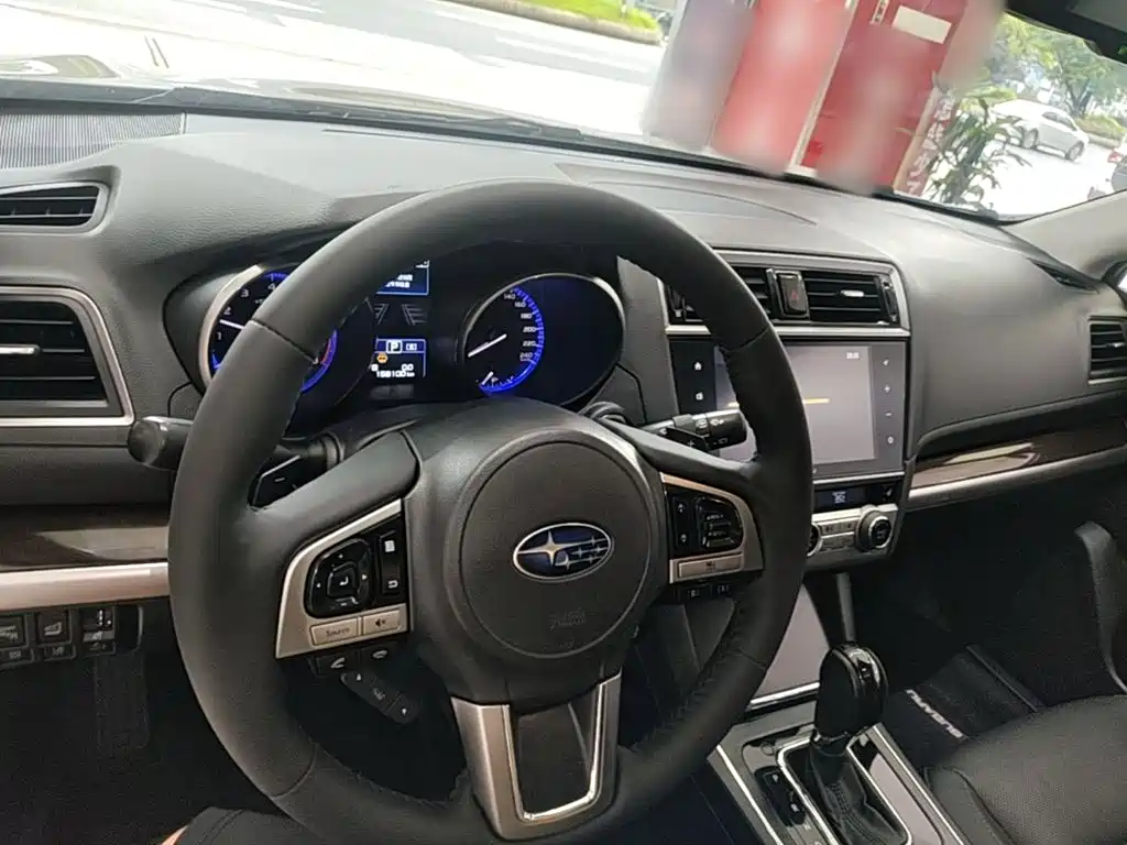 Subaru Outback — фото 10