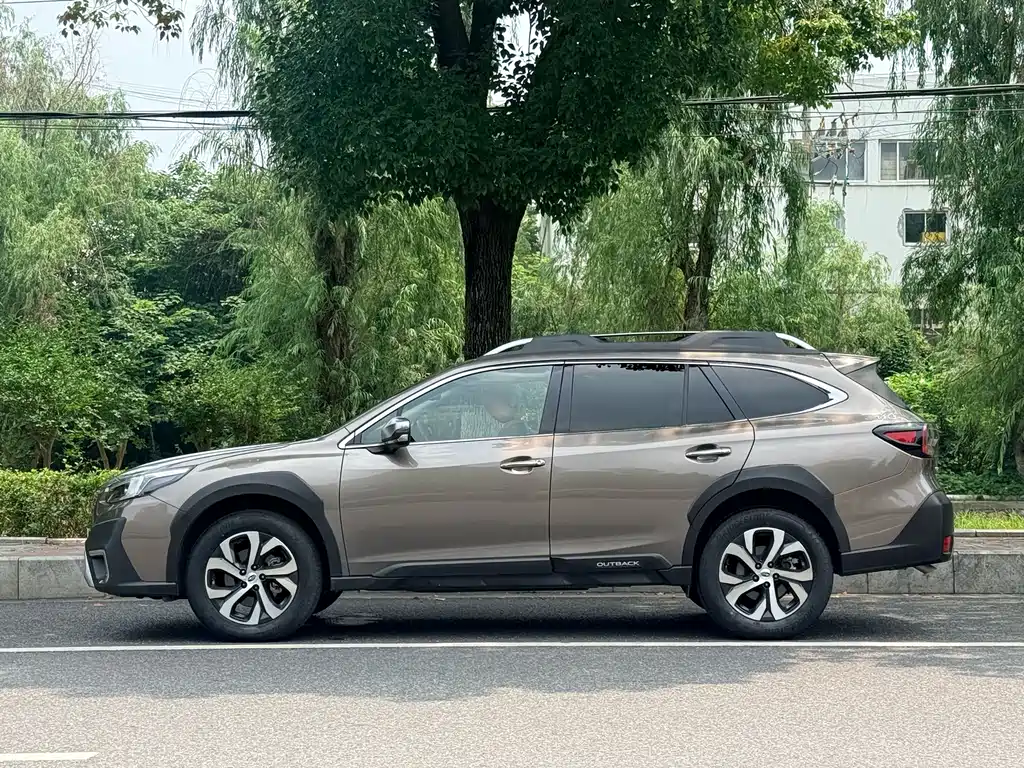 Subaru Outback — фото 5