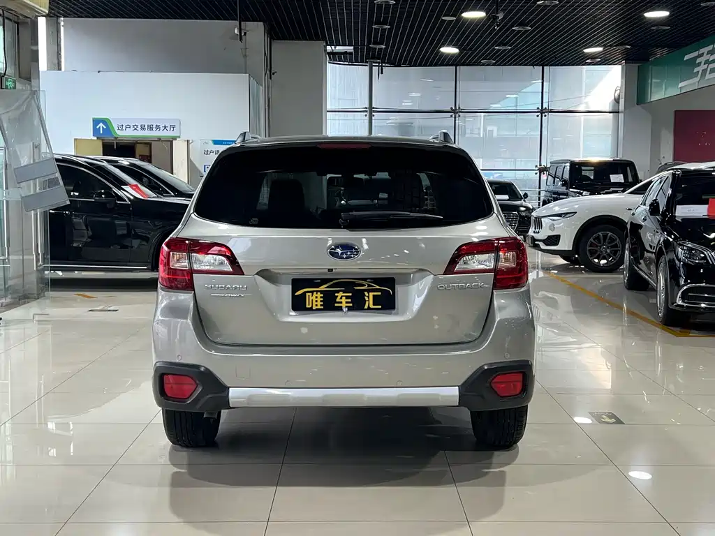 Subaru Outback — фото 5
