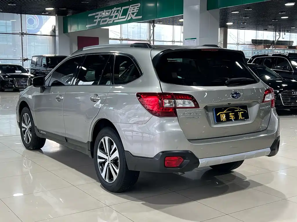 Subaru Outback — фото 6