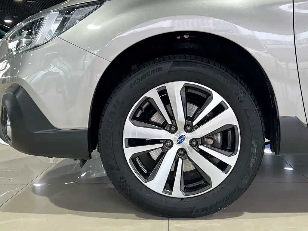 Subaru Outback — фото 10