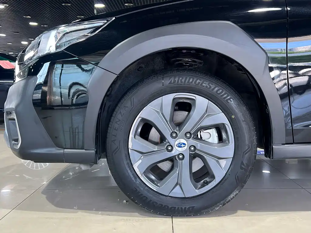 Subaru Outback — фото 9