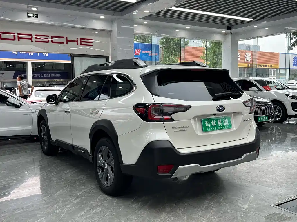 Subaru Outback — фото 6
