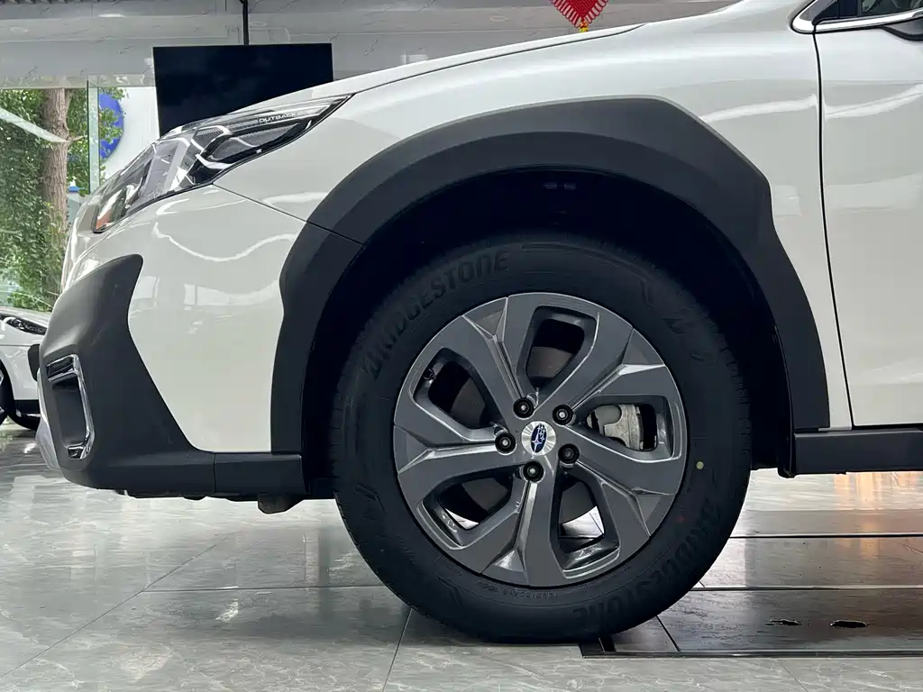 Subaru Outback — фото 8
