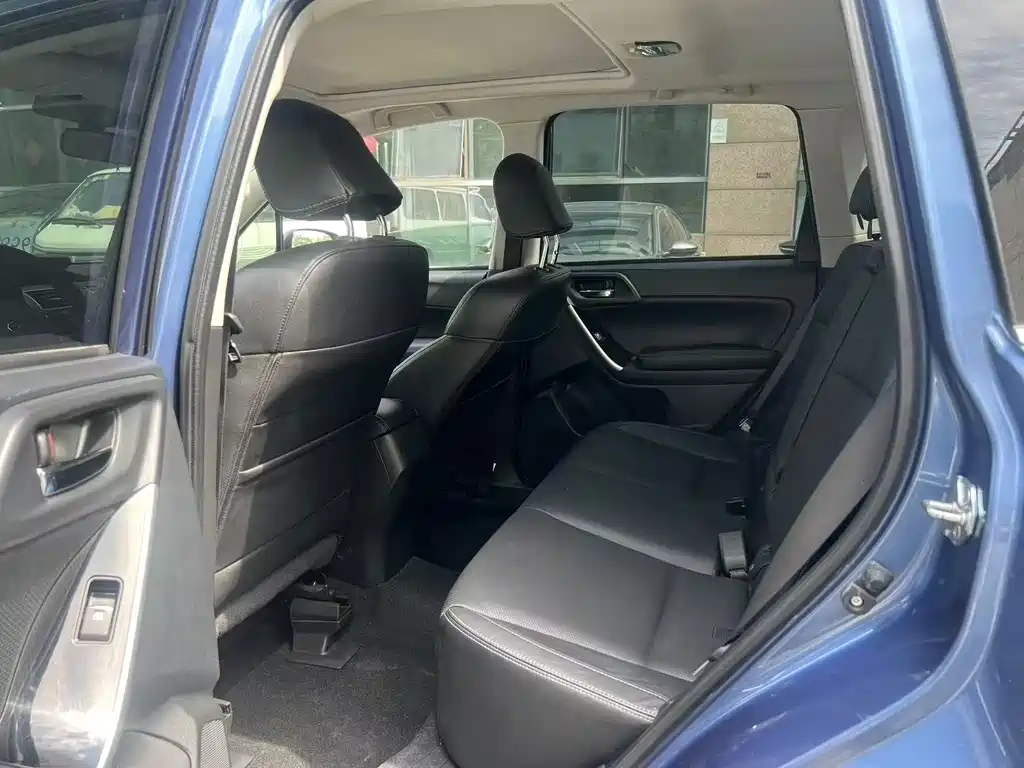 Subaru Forester — фото 6