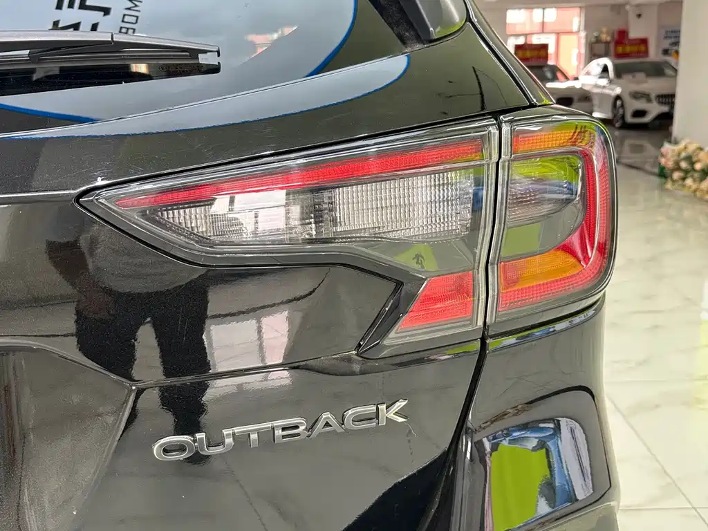 Subaru Outback — фото 8