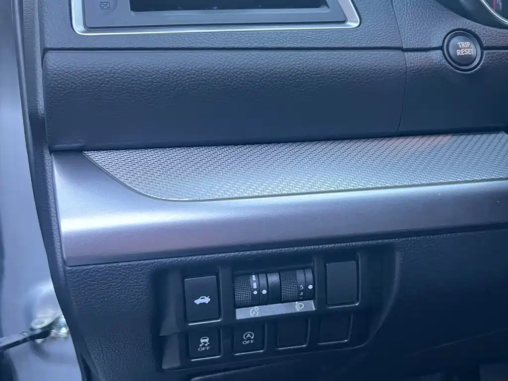 Subaru Legacy — фото 30