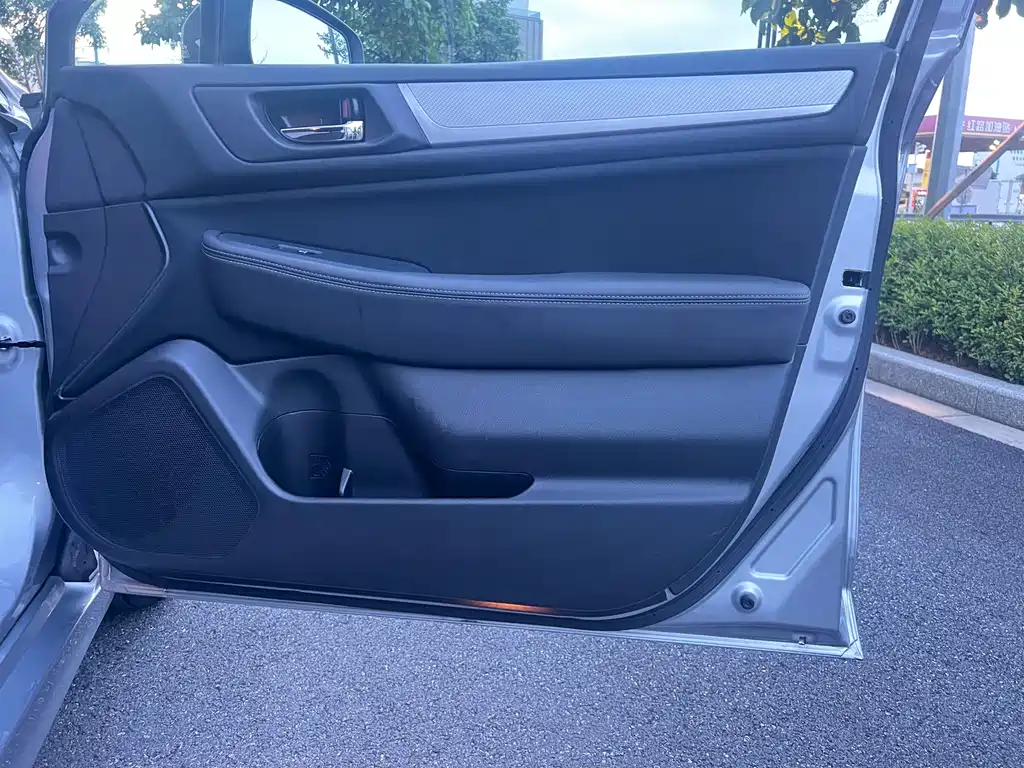 Subaru Legacy — фото 36