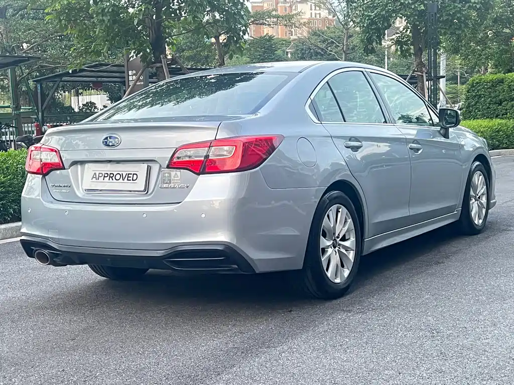 Subaru Legacy — фото 5