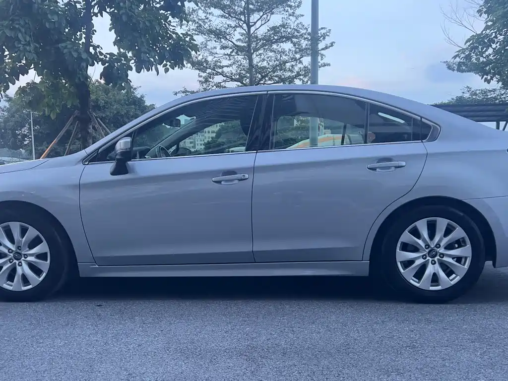 Subaru Legacy — фото 7