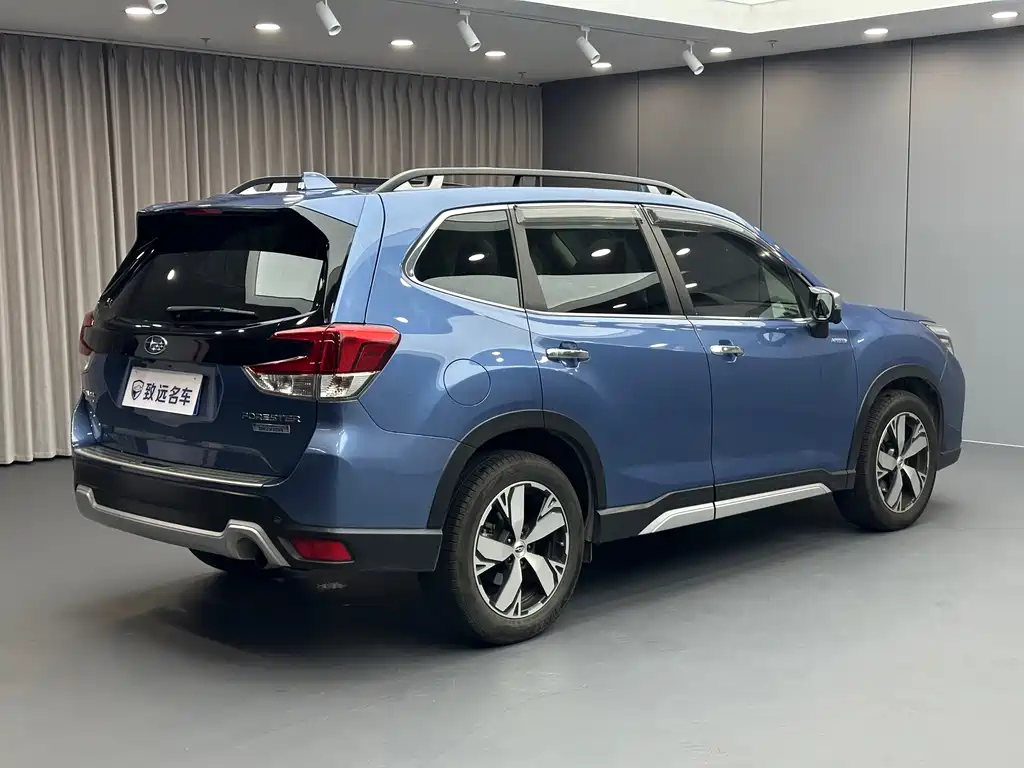 Subaru Forester — фото 4