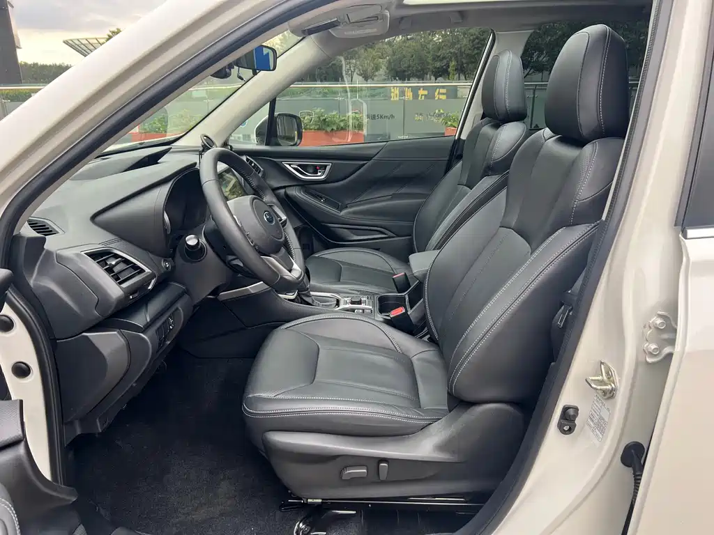 Subaru Forester — фото 4
