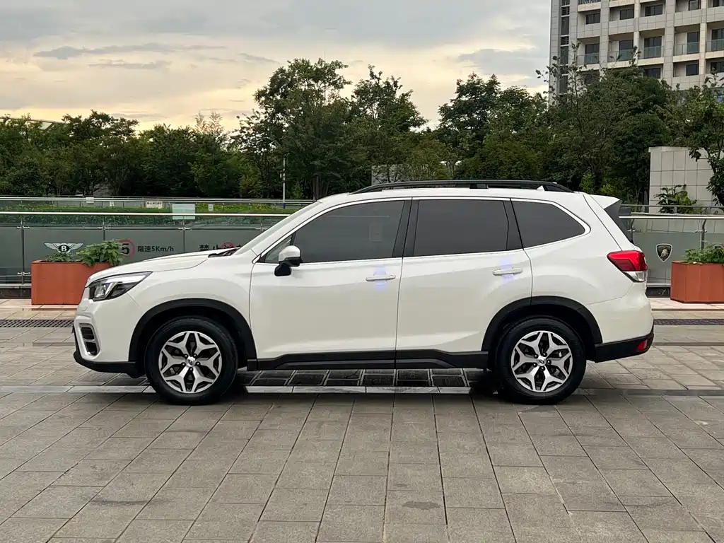 Subaru Forester — фото 8
