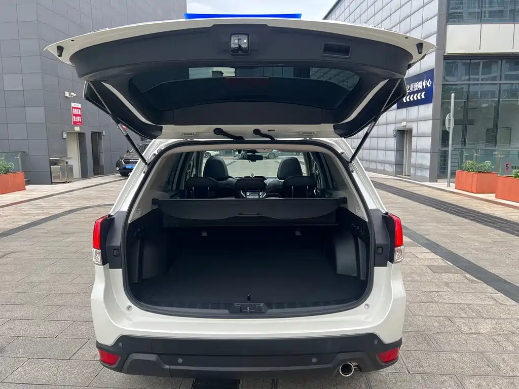 Subaru Forester — фото 10