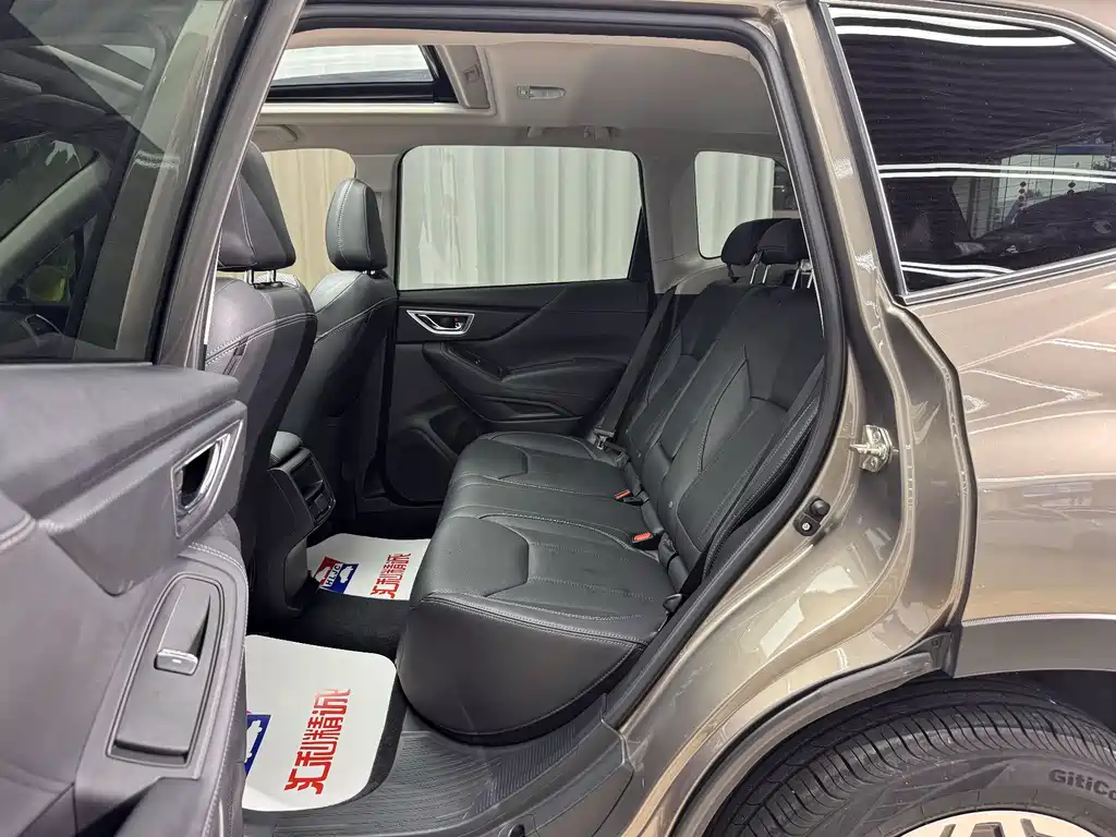 Subaru Forester — фото 8